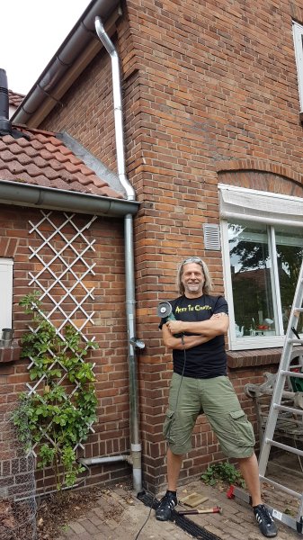 Jan heeft de regenpijp vervangen